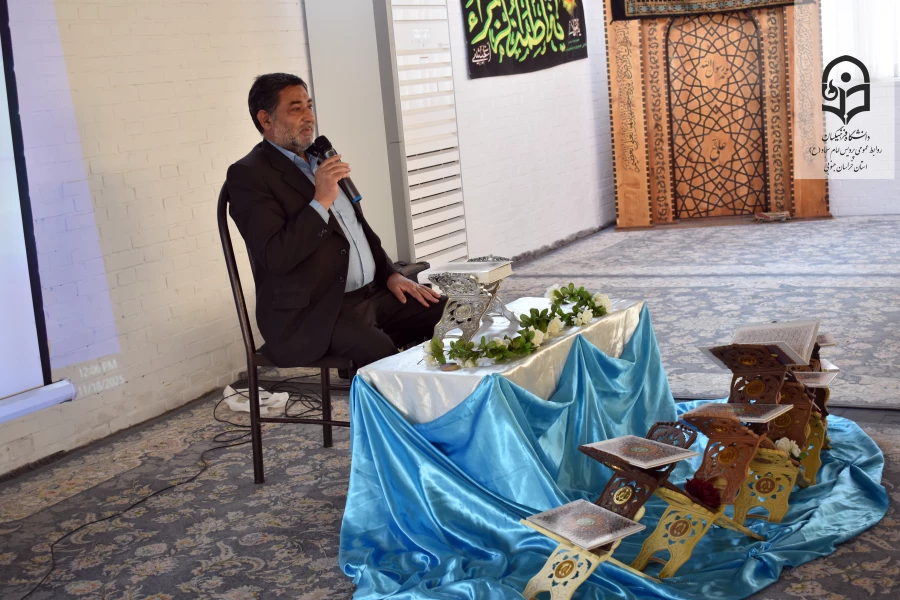 محفل انس با قرآن؛ نقطه ای کوچک در جهان، اما روشن با آیات خدا 4