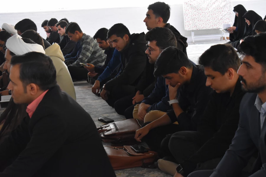 محفل انس با قرآن؛ نقطه ای کوچک در جهان، اما روشن با آیات خدا 9