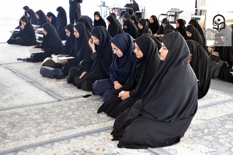 محفل انس با قرآن؛ نقطه ای کوچک در جهان، اما روشن با آیات خدا 10