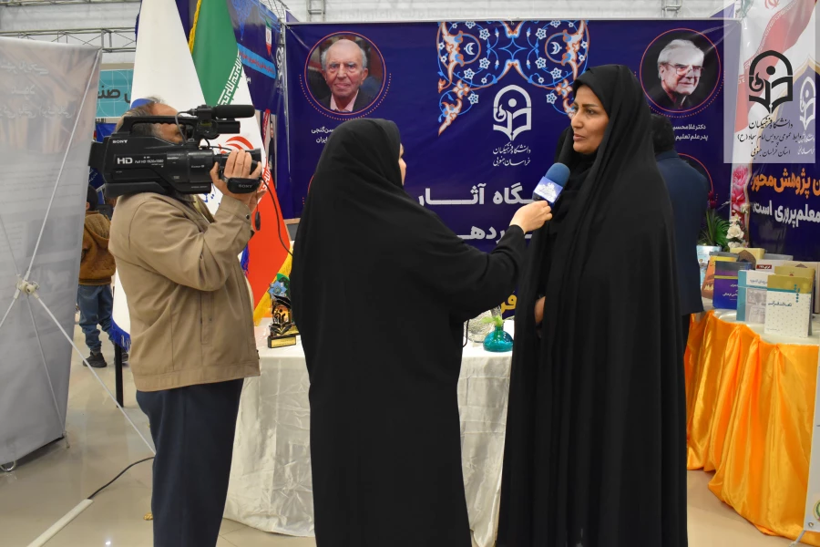  بازدید استاندار خراسان جنوبی از غرفه دستاوردهای پژوهشی دانشگاه فرهنگیان 7