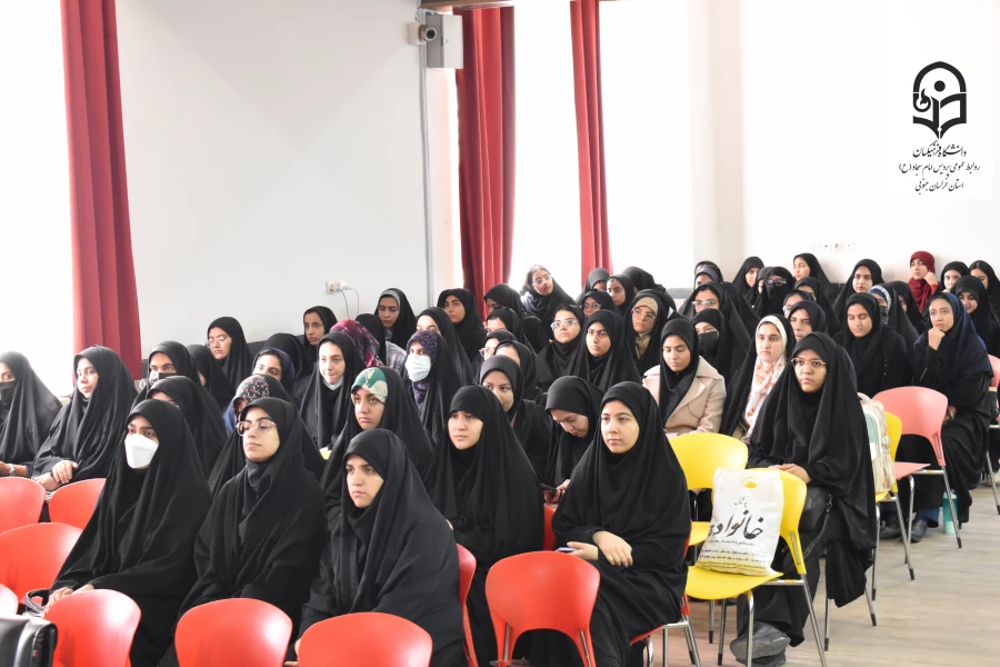 برگزاری نشست توجیهی آشنایی با حقوق و تکالیف دانشجومعلمان در پردیس امام سجاد(ع) 4