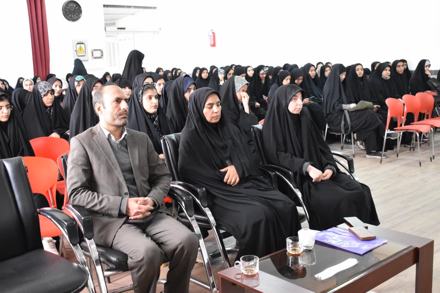 برگزاری جلسه تبیین گزینش ویژه نو دانشجومعلمان در پردیس امام سجاد(ع) 4