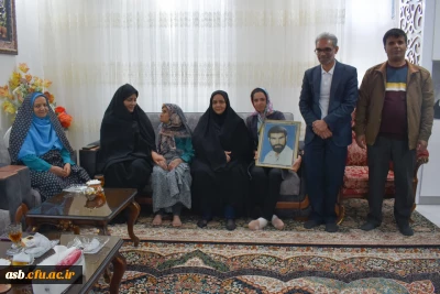 دیدار دکتر مینو میری رییس پردیس امام سجاد (ع) خراسان جنوبی و اقدس حسنی فرمانده بسیج کارکنان، با مادر شهید علیرضا سمویی