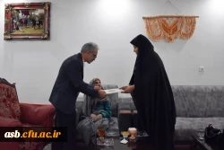 دیدار دکتر مینو میری رییس پردیس امام سجاد (ع) خراسان جنوبی و اقدس حسنی فرمانده بسیج کارکنان، با مادر شهید علیرضا سمویی 3